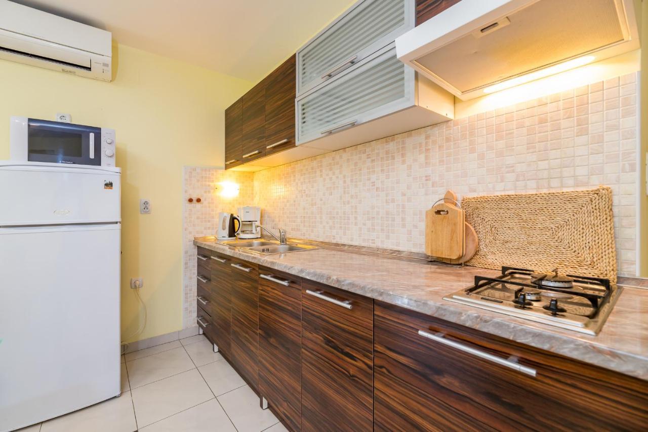 Apartments Ljubica Garden Башка Екстер'єр фото
