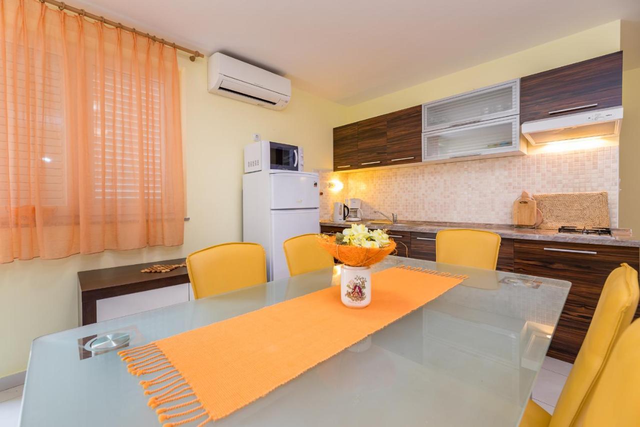 Apartments Ljubica Garden Башка Екстер'єр фото