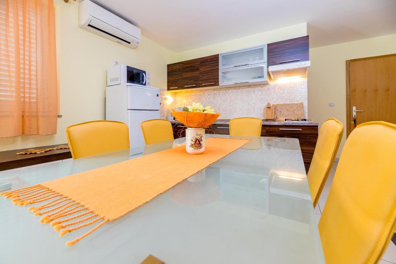 Apartments Ljubica Garden Башка Екстер'єр фото