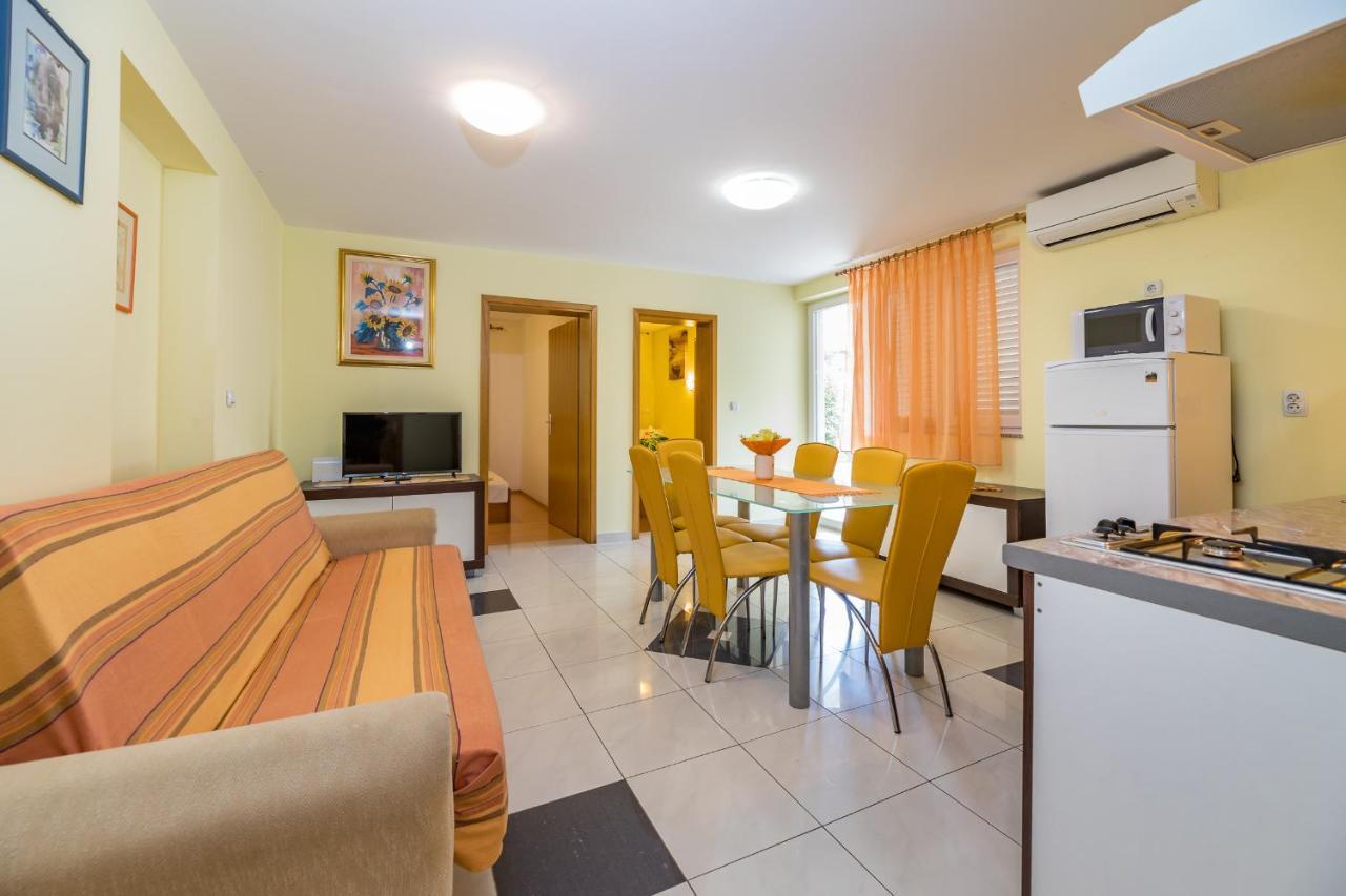Apartments Ljubica Garden Башка Екстер'єр фото