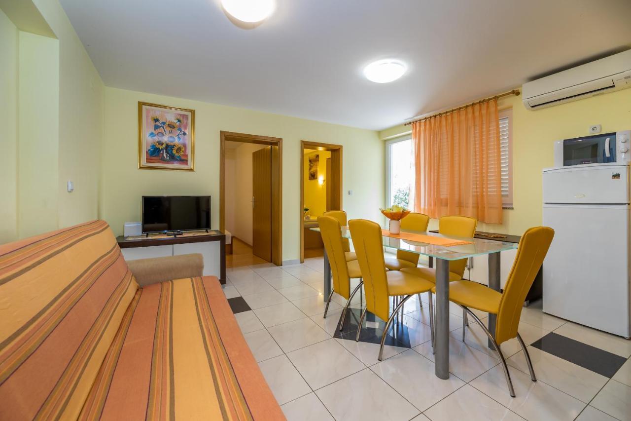 Apartments Ljubica Garden Башка Екстер'єр фото