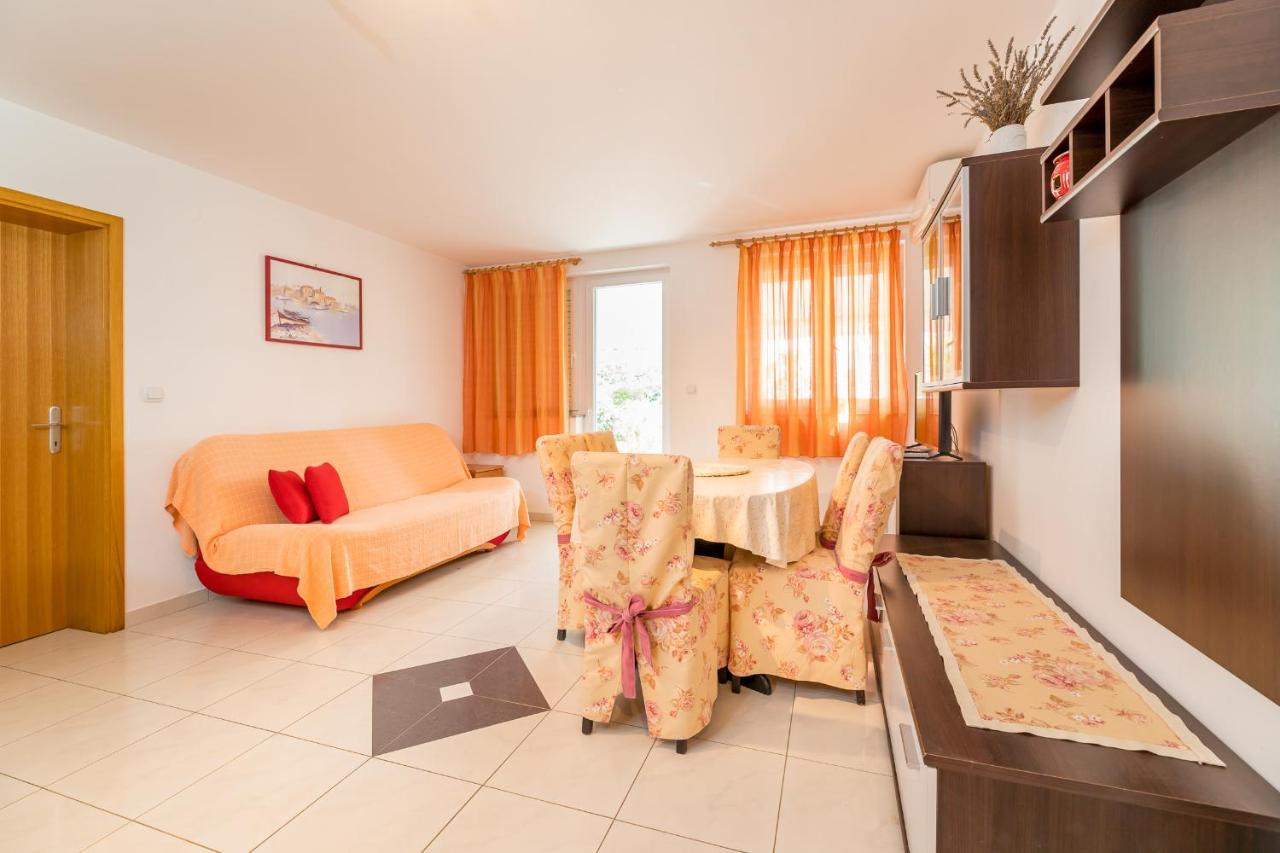 Apartments Ljubica Garden Башка Екстер'єр фото