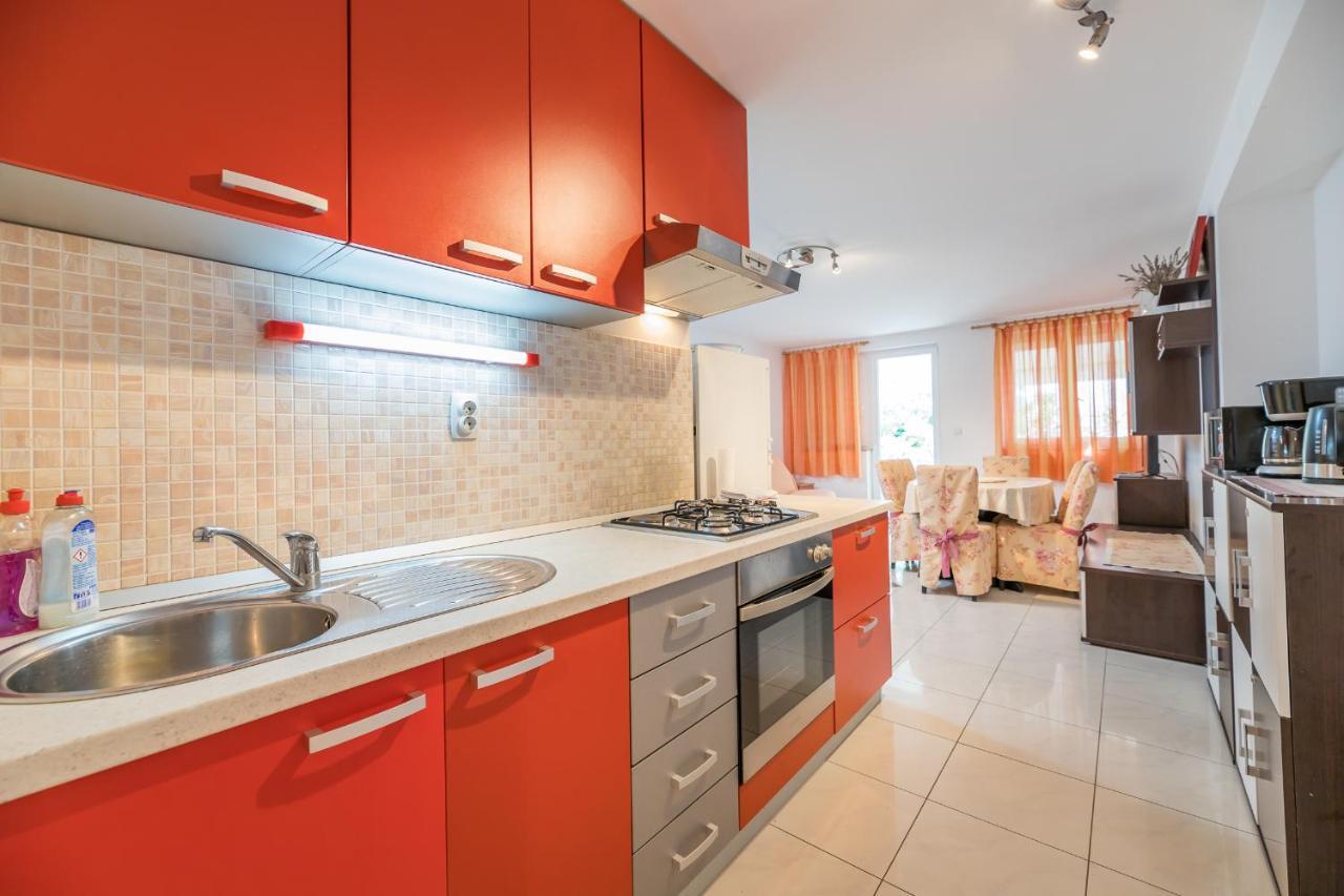 Apartments Ljubica Garden Башка Екстер'єр фото