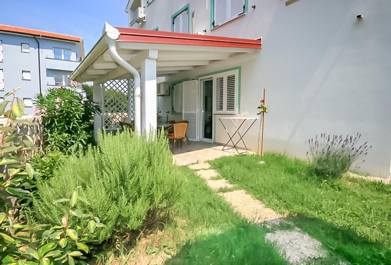 Apartments Ljubica Garden Башка Екстер'єр фото